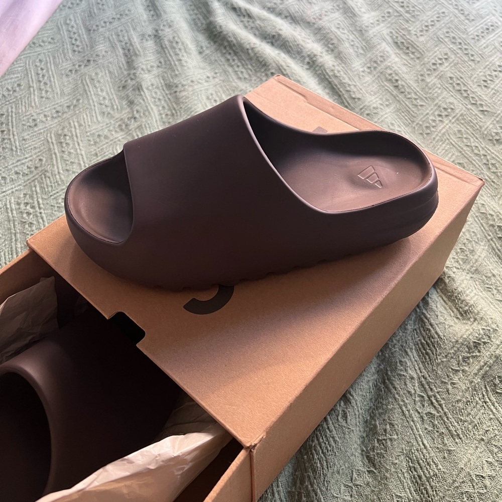 Adidas Yeezy Slide in Rich Brown